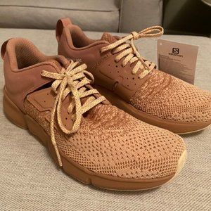 NWT Predict Soc W in Sirocco/Mocha Mousse - Size 8.5 (Fit like size 9/9.5)